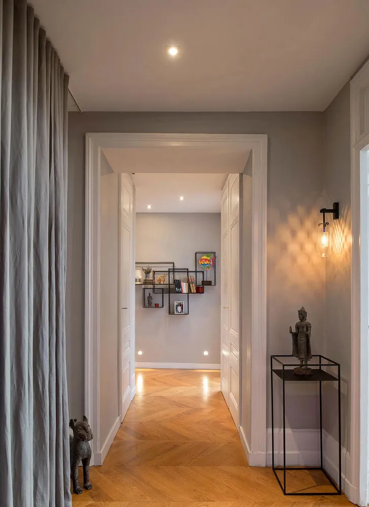 Une magnifique appartement parisien avec un décor classique élégant - Gallery image 19