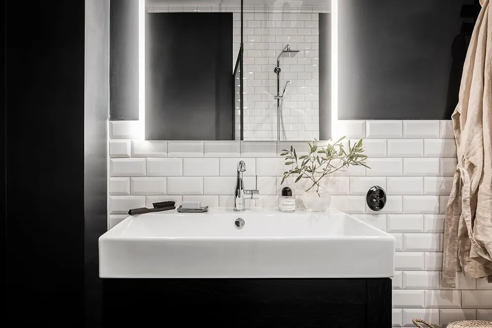 Außergewöhnlich farbenfrohe Farben im skandinavischen Interieur einer schwedischen Wohnung (81 qm) - Gallery image 30