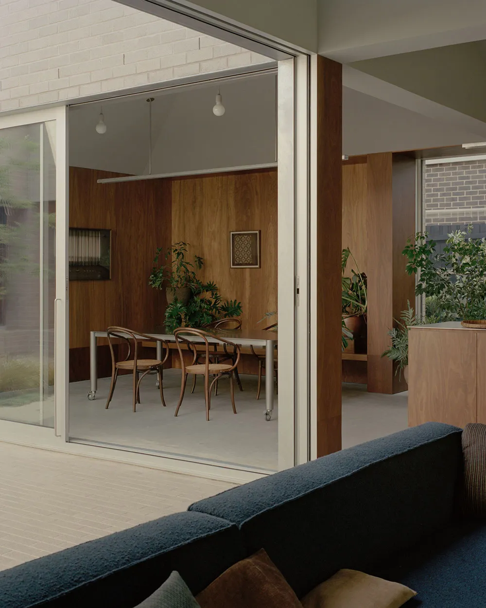 Uroczy minimałizm jednopoziomowego ceglanyego domu w Melbourne - Gallery image 7