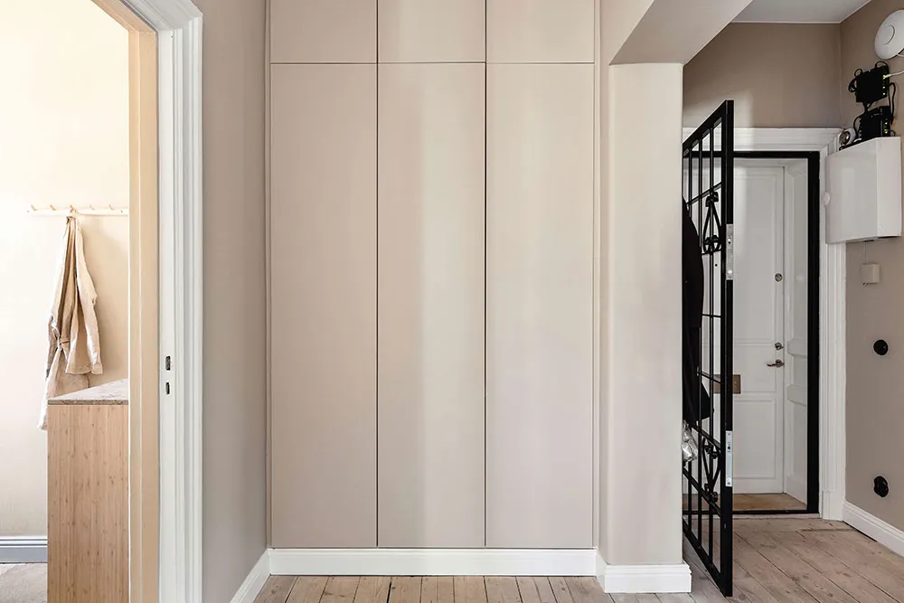 砂色の壁を持つモダンなスカンジナビア風アパートメント(93平方メートル) - Gallery image 21