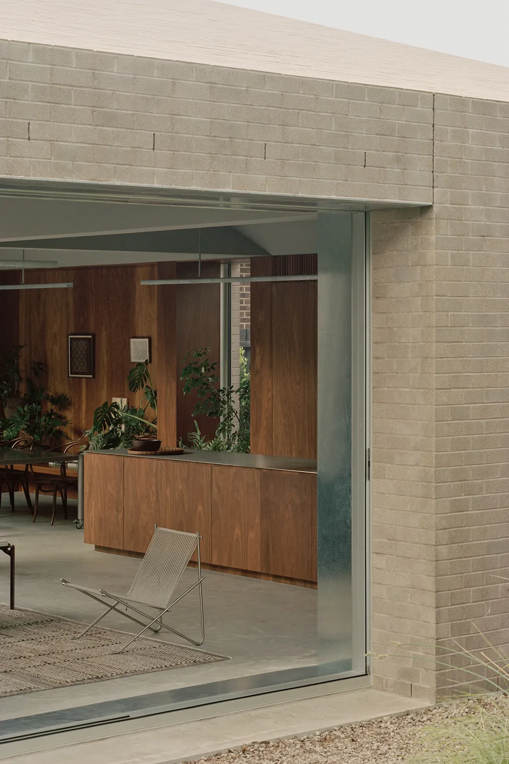 Uroczy minimałizm jednopoziomowego ceglanyego domu w Melbourne - Gallery image 13