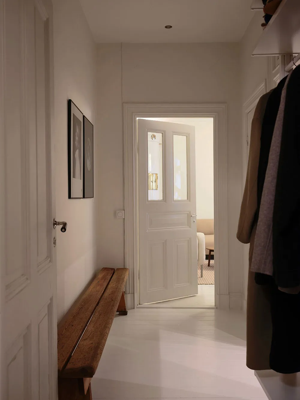 Mueble extravagante y escritorio de oficina en lugar de mesa de comedor: diseño inesperado en Estocolmo (49 m²) - Gallery image 12