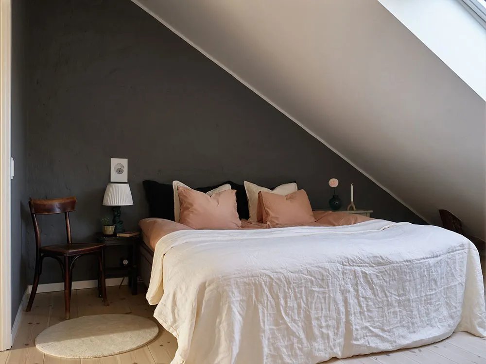 Cozy attic with industrial elements - Gallery image 14