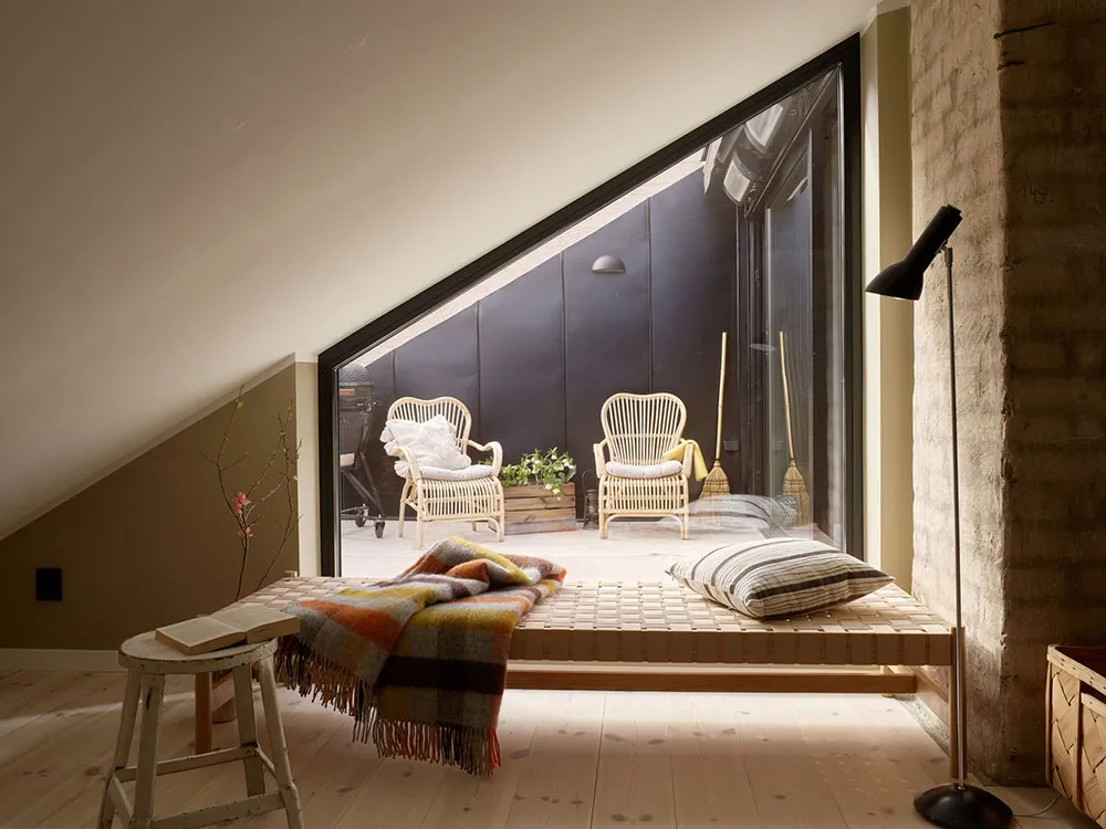 Cozy attic with industrial elements - Gallery image 7