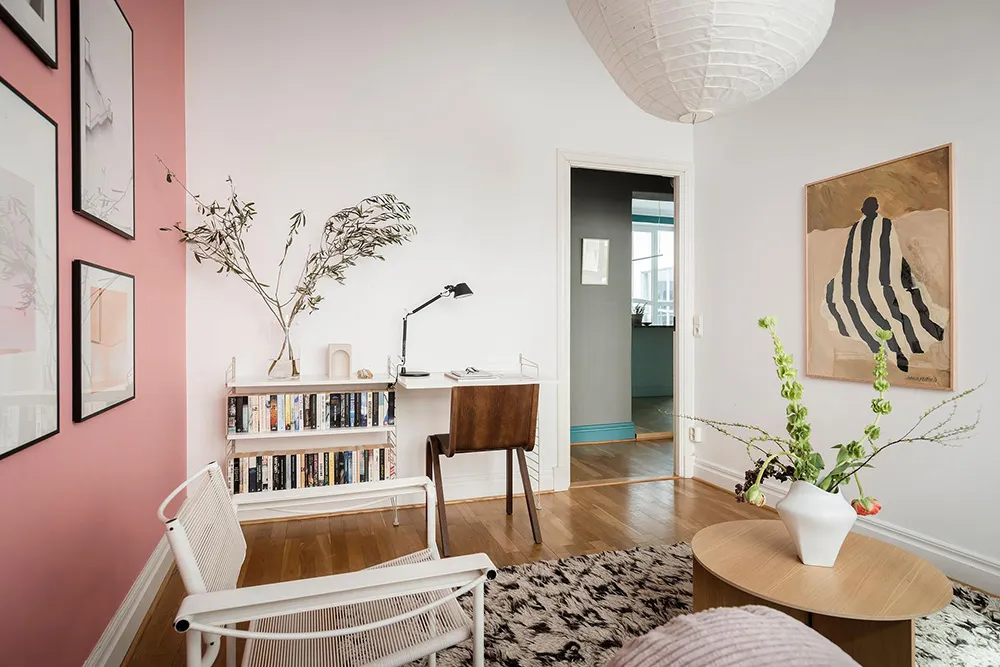 Außergewöhnlich farbenfrohe Farben im skandinavischen Interieur einer schwedischen Wohnung (81 qm) - Gallery image 25