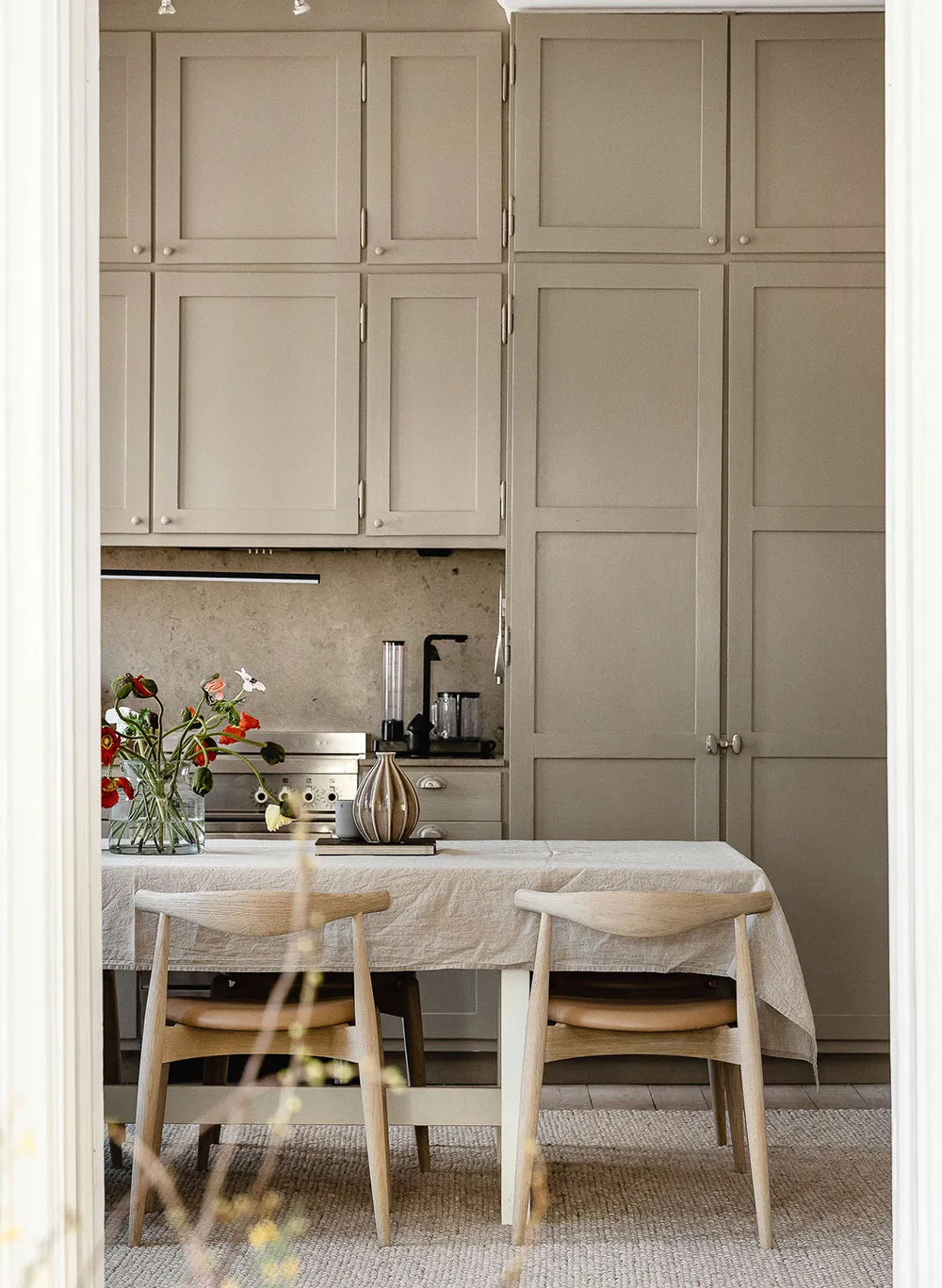 砂色の壁を持つモダンなスカンジナビア風アパートメント(93平方メートル) - Gallery image 10