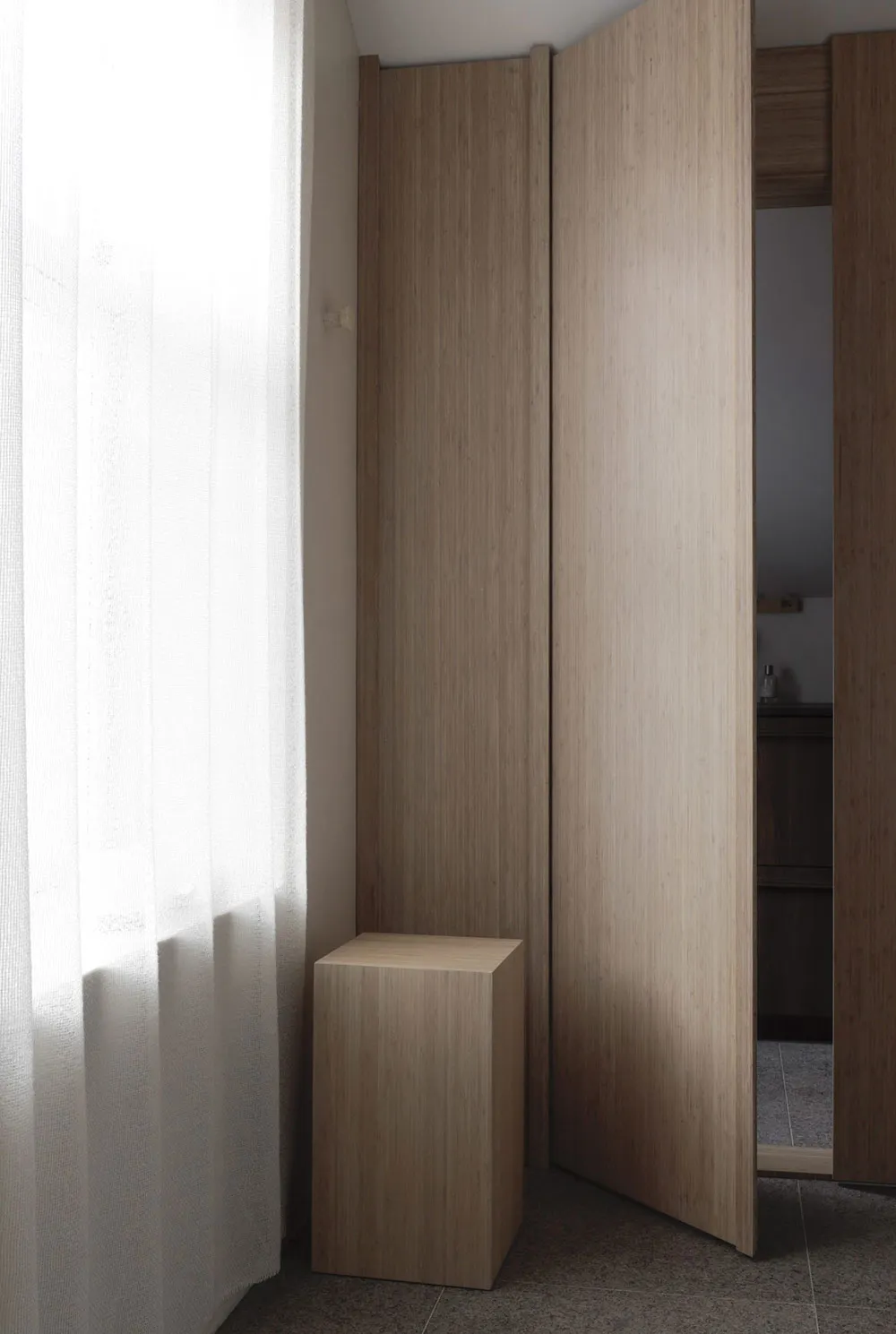 Elegancki minimalizm dla młodej rodziny z dziećmi w Oslo - 16