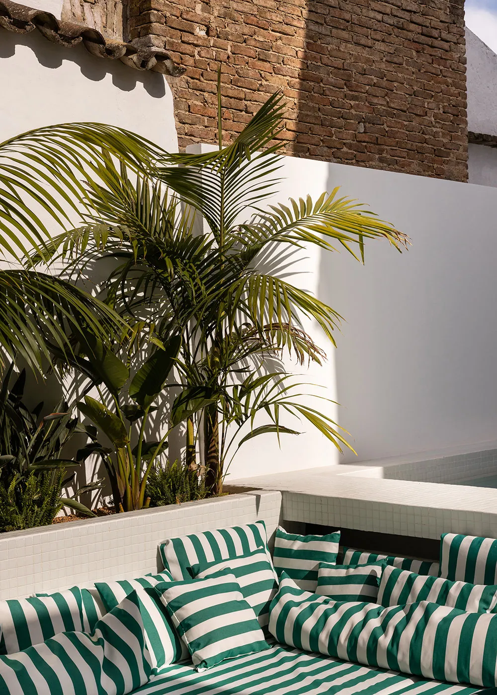 Design moderne avec respect pour le passé : la maison d'hôtes Casa Quatro au Portugal - Gallery image 26