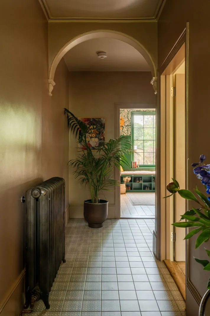 केंट काउंटी में स्थित एक घर का नरम एवं रंगीन आंतरिक भाग - Gallery image 24