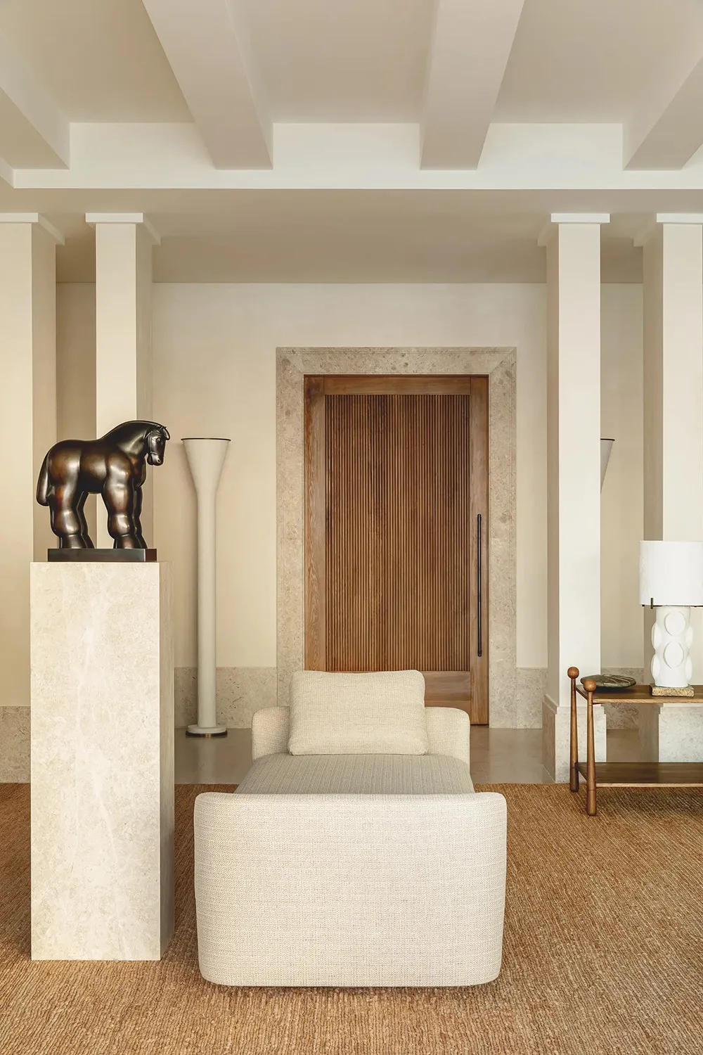 Intérieur moderne raffiné avec art : projet d'un designer espagnol à Abou Dhabi - Gallery image 1