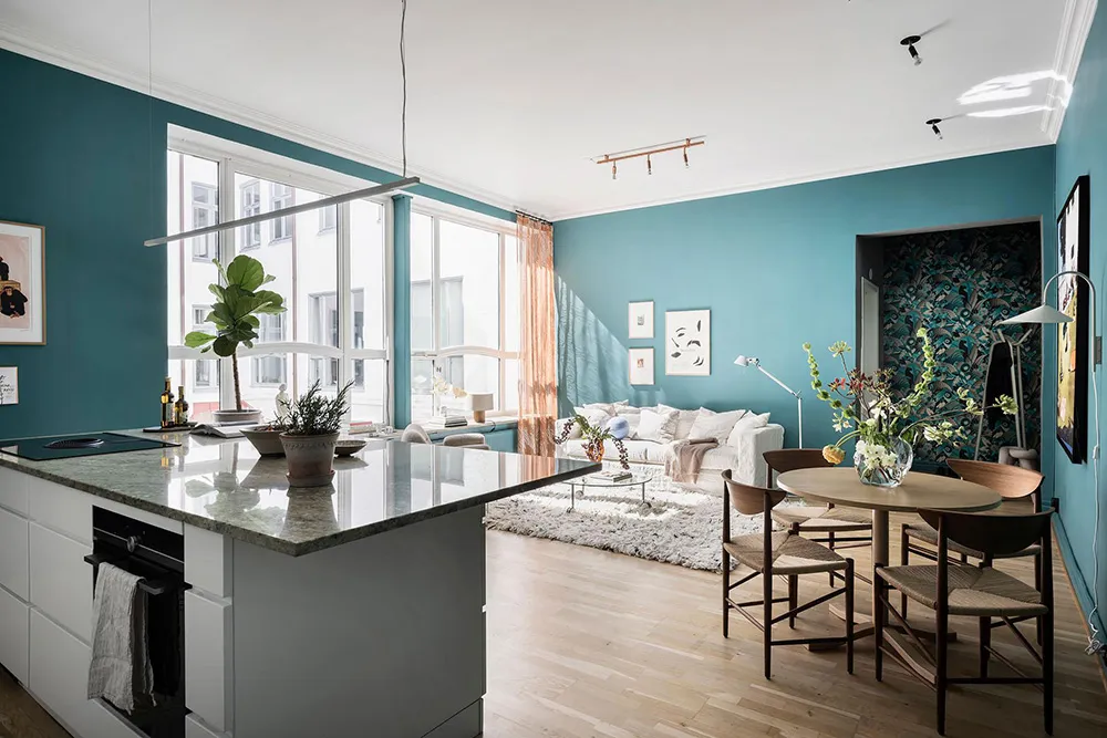 Außergewöhnlich farbenfrohe Farben im skandinavischen Interieur einer schwedischen Wohnung (81 qm) - Gallery image 13