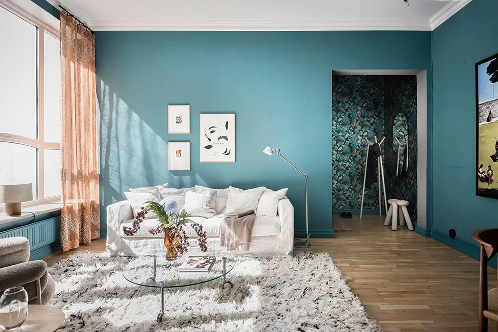 Außergewöhnlich farbenfrohe Farben im skandinavischen Interieur einer schwedischen Wohnung (81 qm) - Gallery image 4