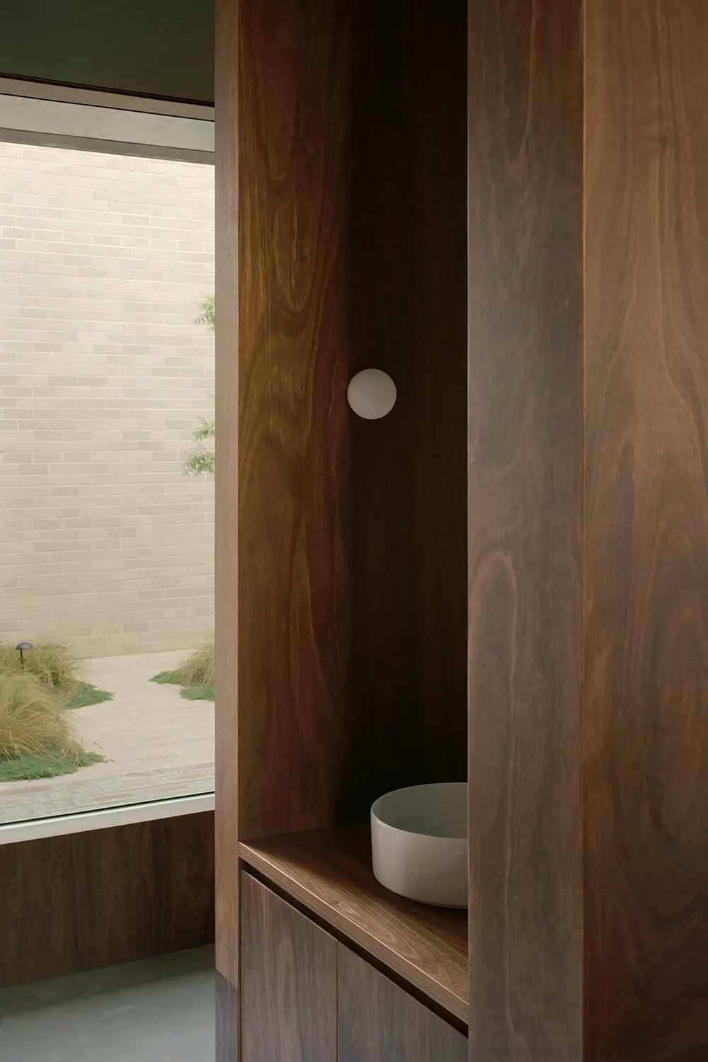 Uroczy minimałizm jednopoziomowego ceglanyego domu w Melbourne - Gallery image 14