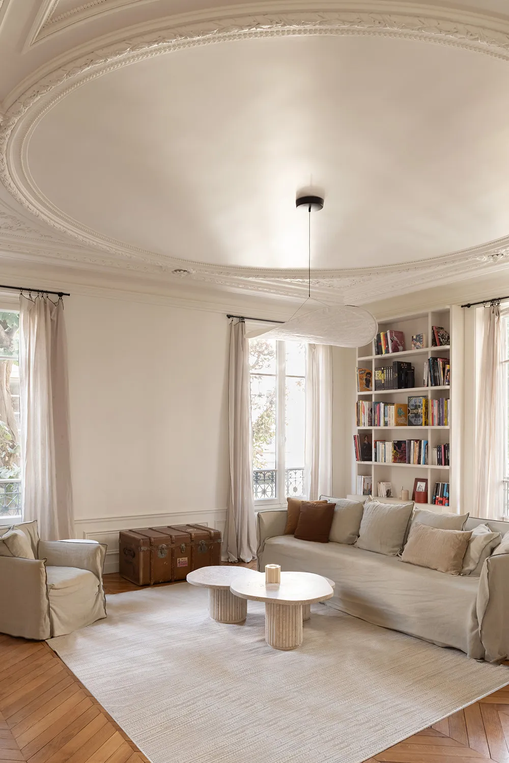 Изящные детали и мягкий современный дизайн: квартира в Париже - Gallery image 4