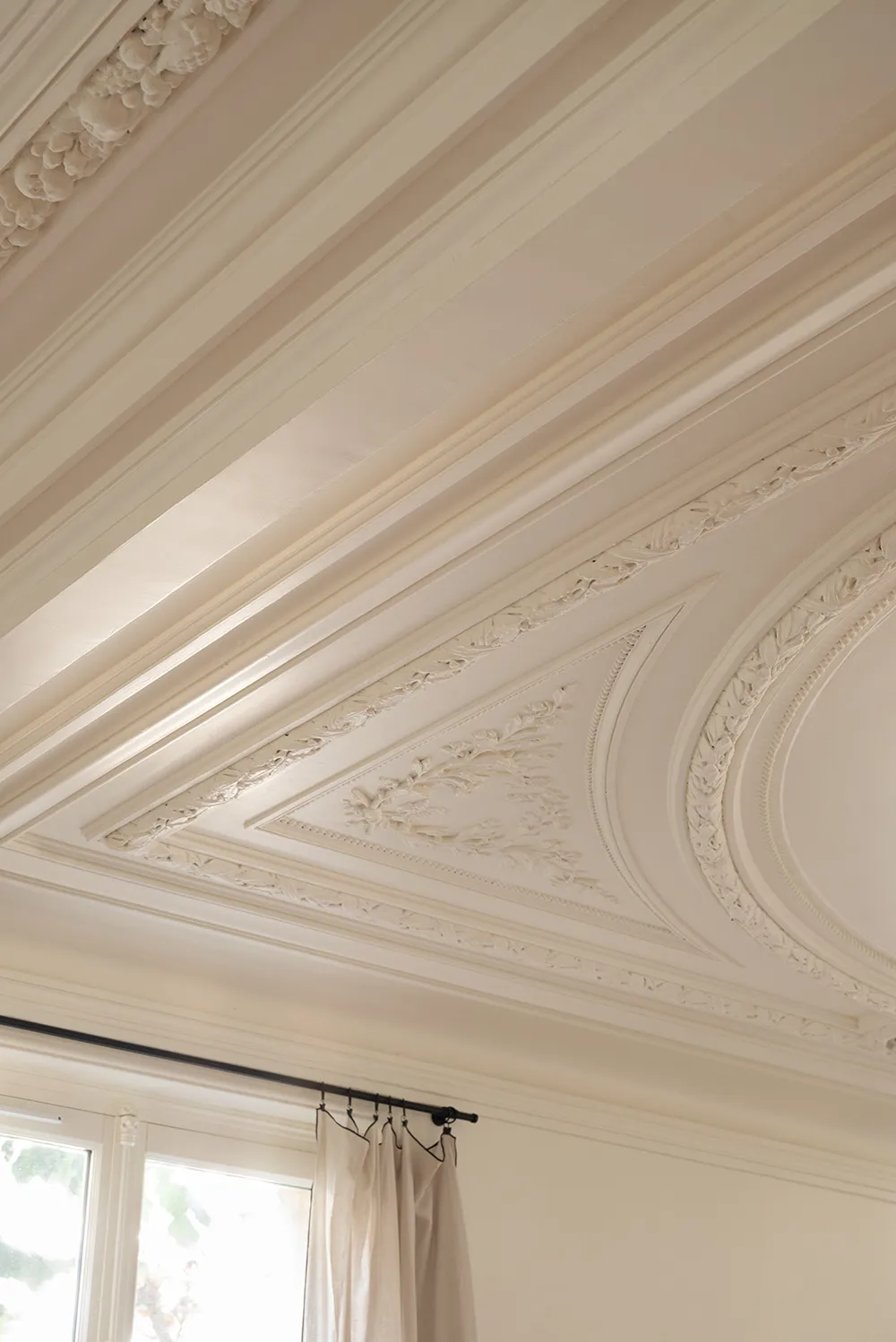 Изящные детали и мягкий современный дизайн: квартира в Париже - Gallery image 3