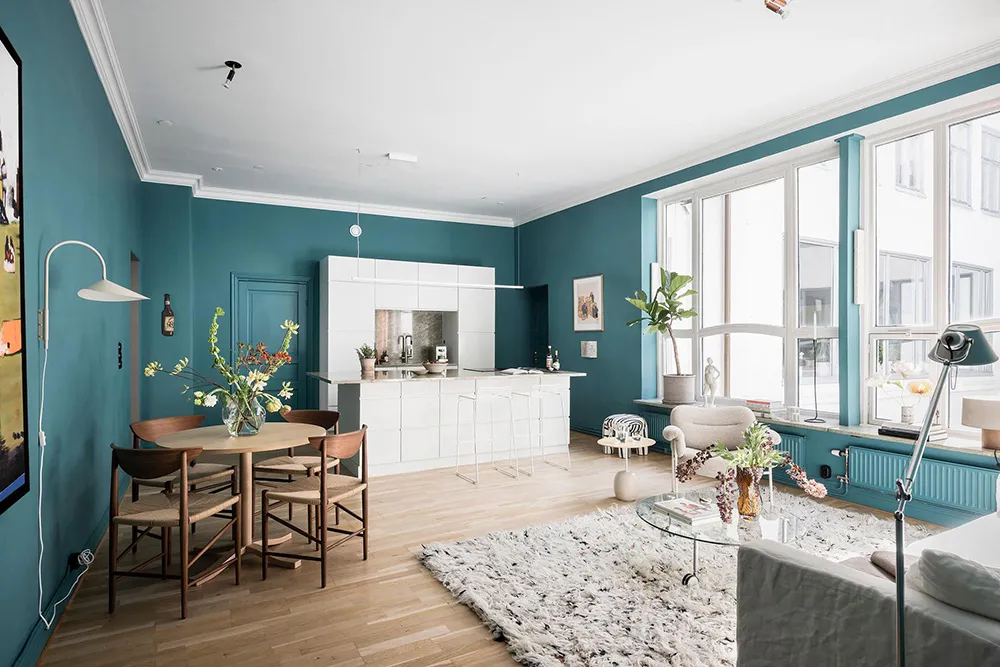 Außergewöhnlich farbenfrohe Farben im skandinavischen Interieur einer schwedischen Wohnung (81 qm) - Gallery image 7