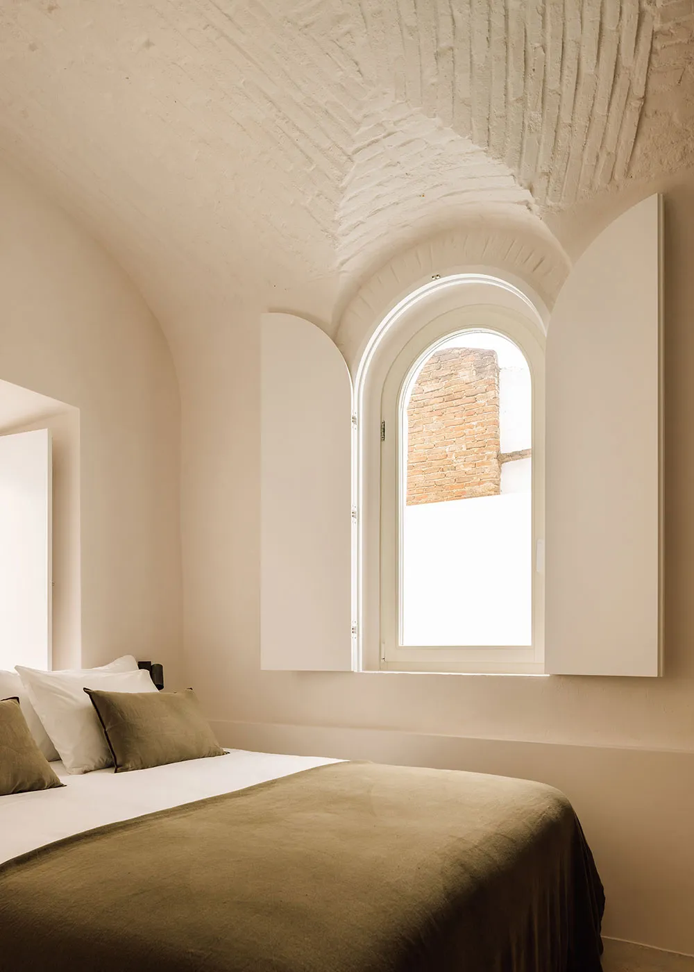 Design moderne avec respect pour le passé : la maison d'hôtes Casa Quatro au Portugal - Gallery image 16