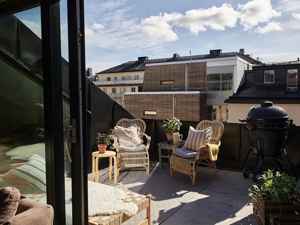 Cozy attic with industrial elements - Gallery image 2