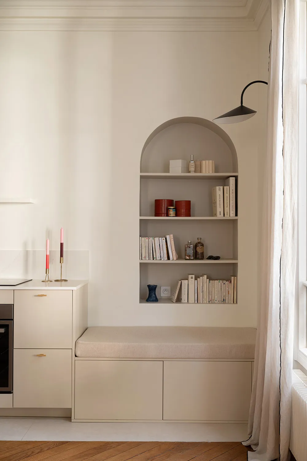 Изящные детали и мягкий современный дизайн: квартира в Париже - Gallery image 6