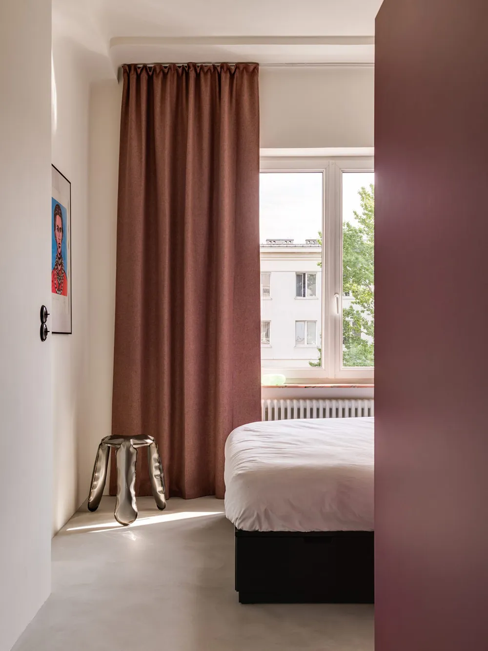 Смелая мебель и материалы в дизайне небольшой квартиры в Варшаве (45 кв. м) - Gallery image 12