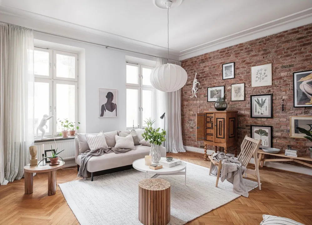Ziegelsteinwand als Hauptakzent im Design einer Wohnung in Schweden - Gallery image 1