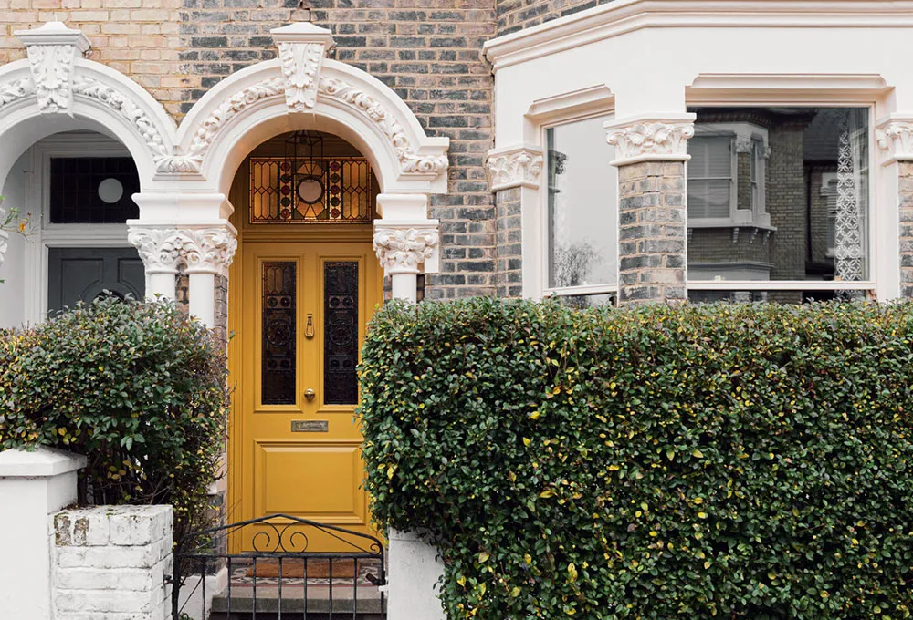 Gusto para los ojos: un townhouse histórico con interiores en paleta de colores intensos en Londres - Gallery image 2