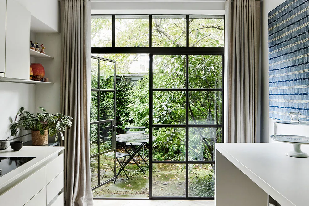 Таунхаус 1920 года в Лондоне с современными интерьерами и зеленым садом - Gallery image 3