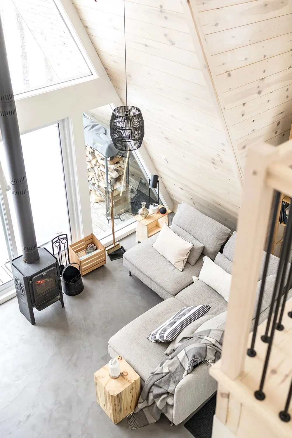 Raj dla introverta: piękny domek w kształcie litery A w kanadyjskim lesie - Gallery image 2