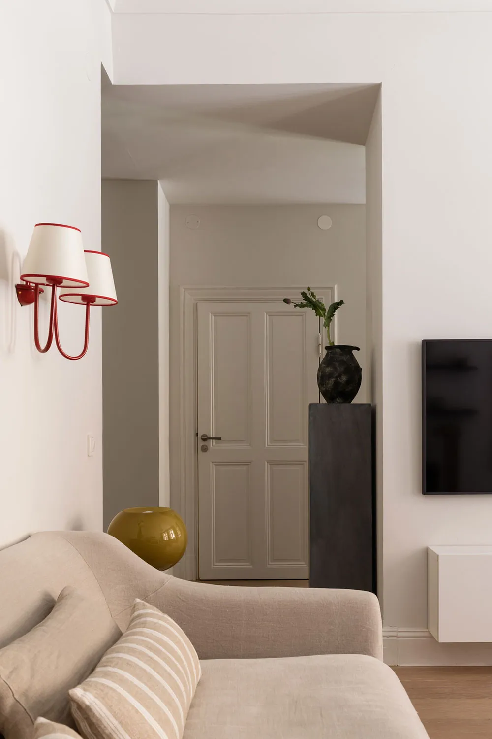 Stylowy nowoczesny apartament z ciepłymi akcentami w Stokholmii (83 m²) - Gallery image 10