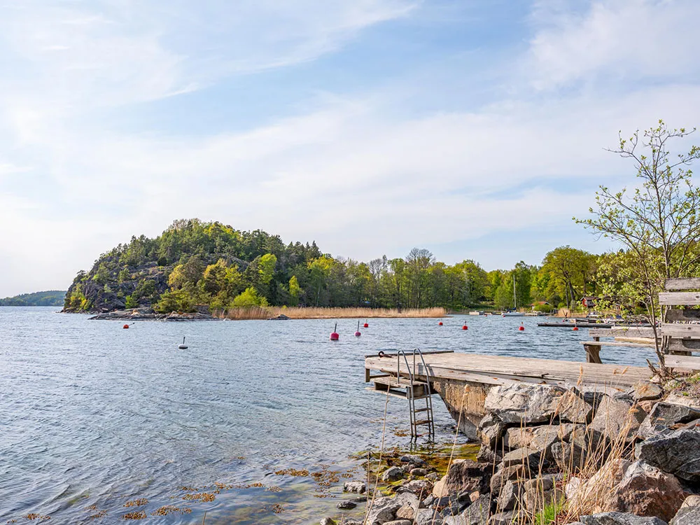 Wärme aus natürlichen Holz: gemütlicher moderner Feriendom in Schweden - Gallery image 32