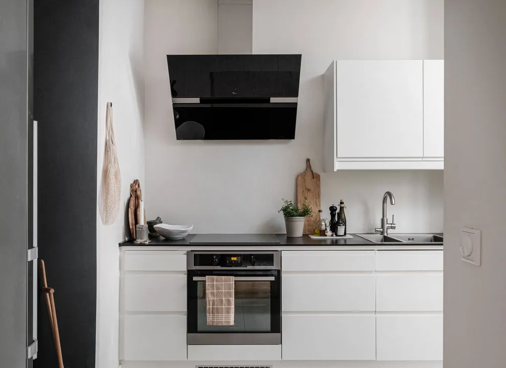 Ziegelsteinwand als Hauptakzent im Design einer Wohnung in Schweden - Gallery image 9