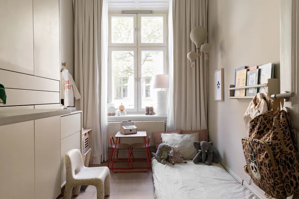 Stylowy nowoczesny apartament z ciepłymi akcentami w Stokholmii (83 m²) - Gallery image 23