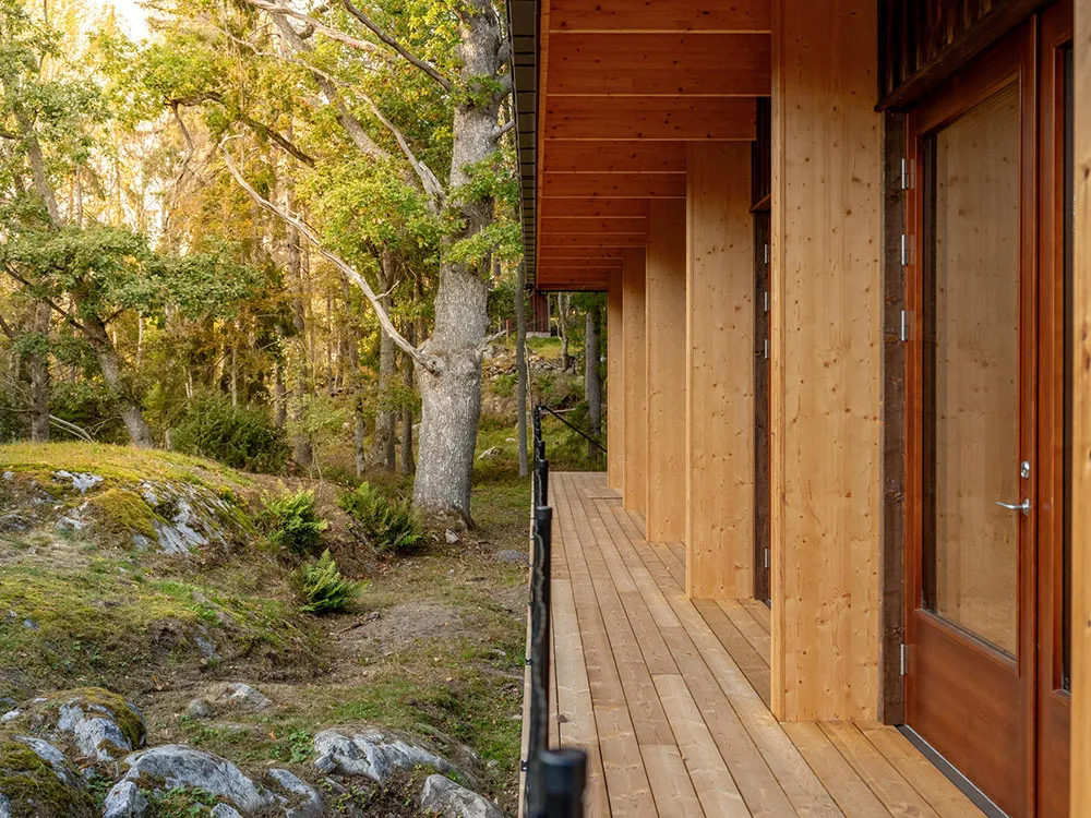 Wärme aus natürlichen Holz: gemütlicher moderner Feriendom in Schweden - Gallery image 30