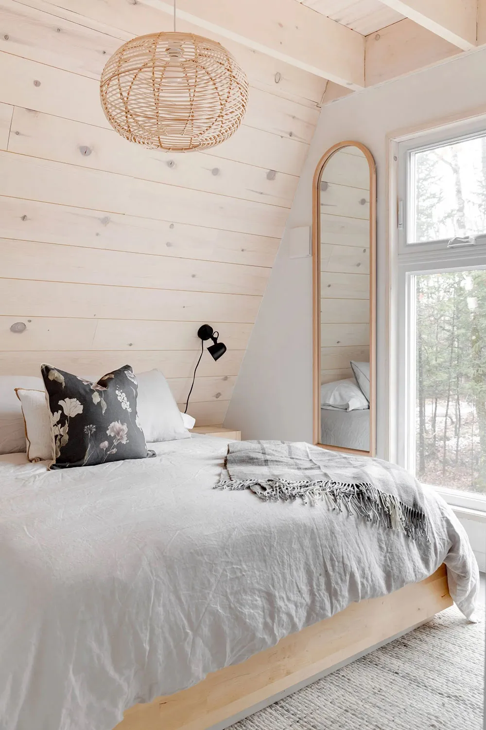 Raj dla introverta: piękny domek w kształcie litery A w kanadyjskim lesie - Gallery image 8