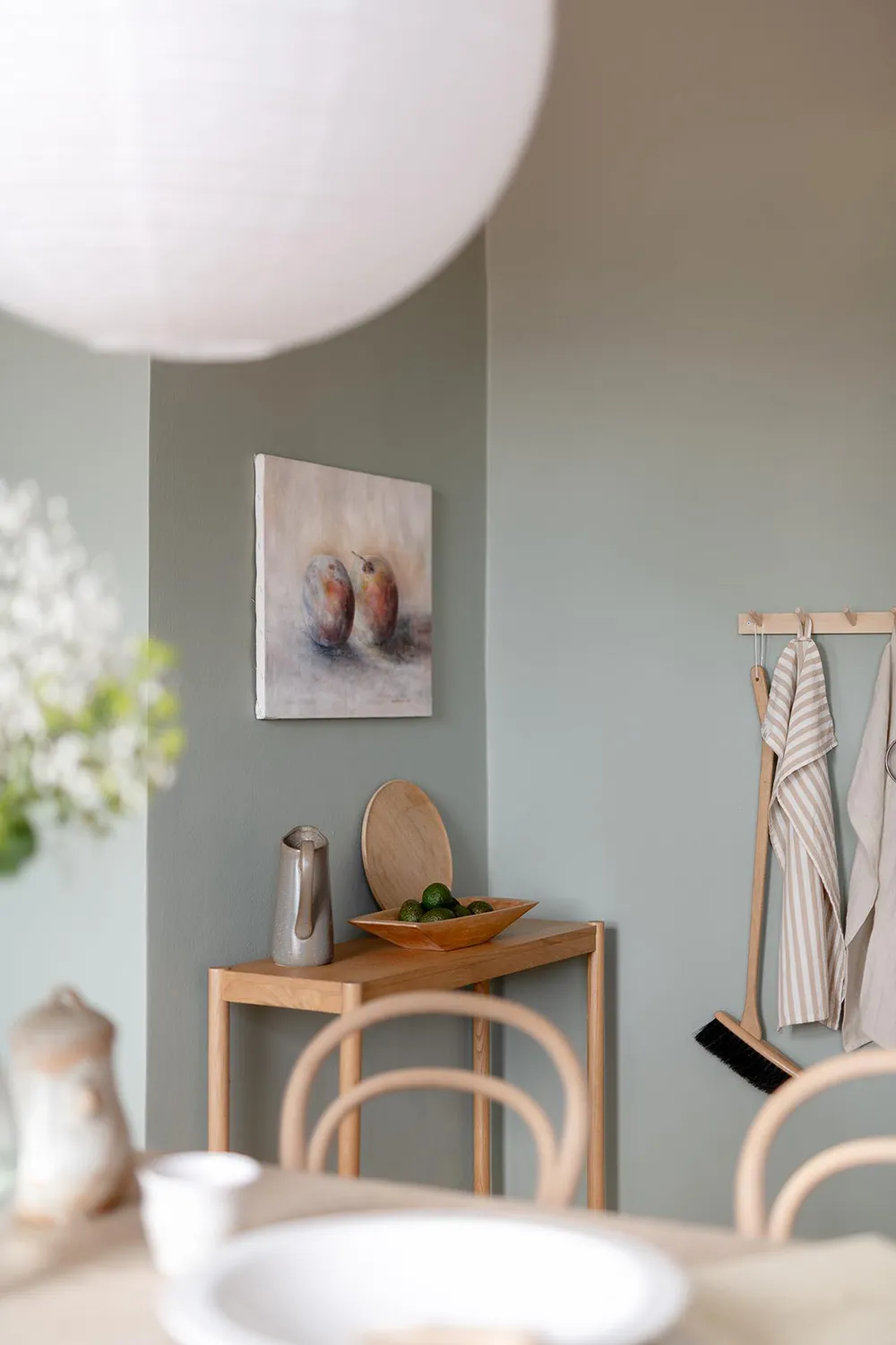 Salle de séjour en terre cuite et cuisine fraîche : appartement à Göteborg - Gallery image 26