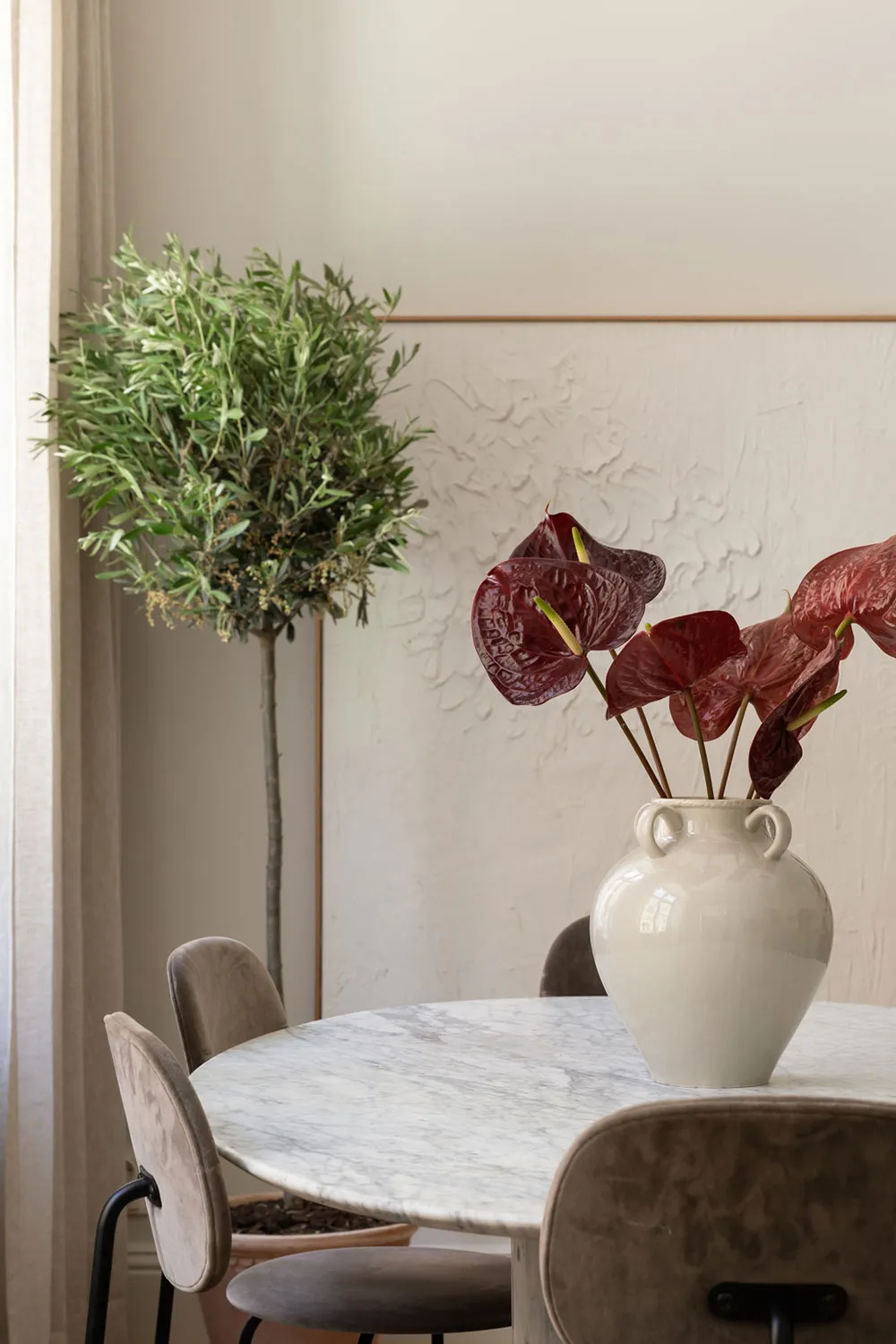 Stylowy nowoczesny apartament z ciepłymi akcentami w Stokholmii (83 m²) - Gallery image 9