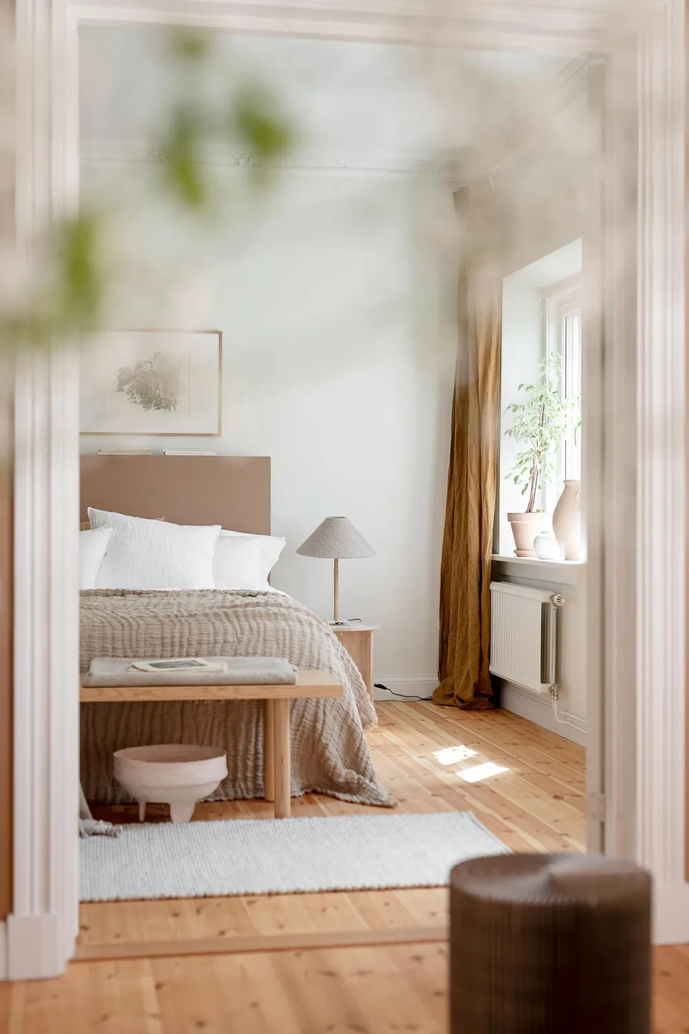 Salle de séjour en terre cuite et cuisine fraîche : appartement à Göteborg - Gallery image 15