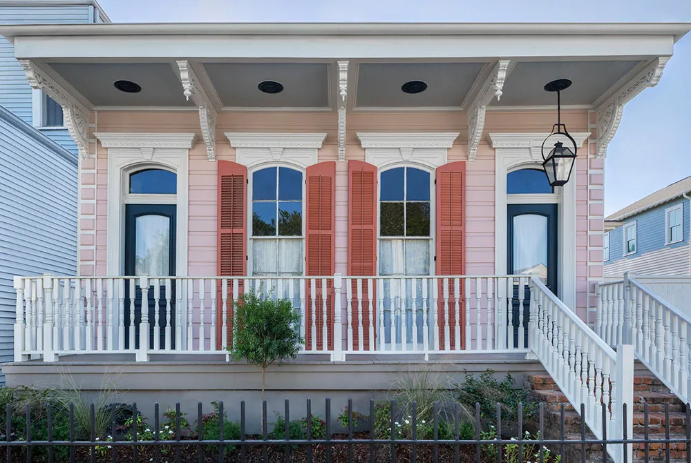 Urocze odbudowywanie pięknej historycznej domu z balkonem w Nowym Orleanie - Gallery image 2