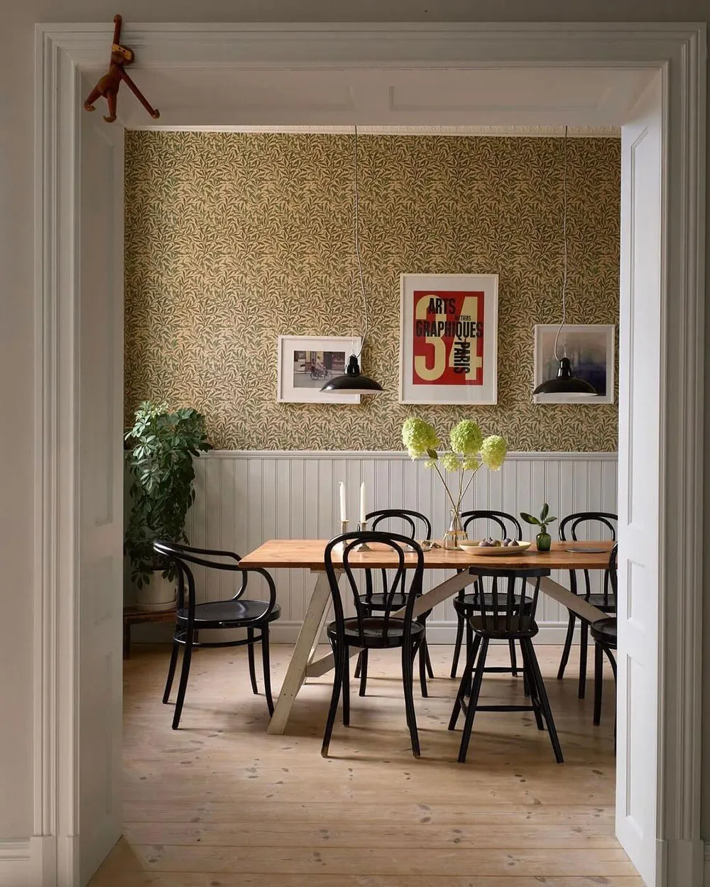 Appartement scandinave avec murs bleus et cuisine verte - Gallery image 5