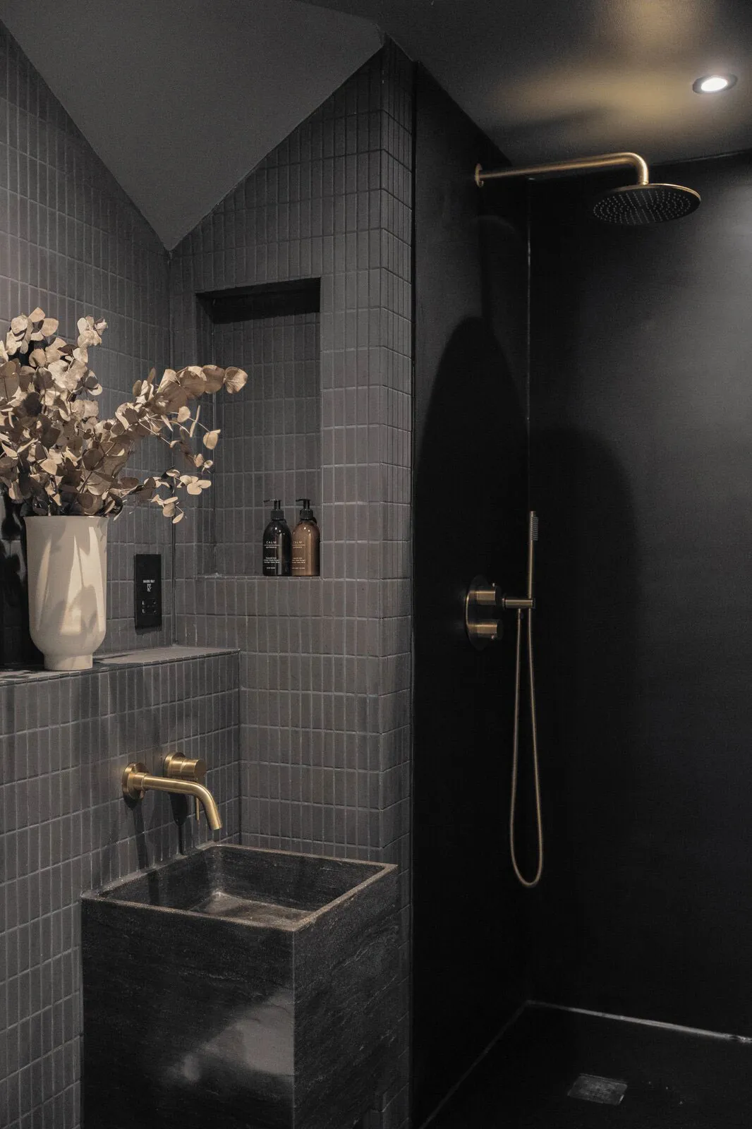 Intimité et minimalisme en pleine nature : une petite maison modulaire dans le comté de Gloucestershire - Gallery image 8