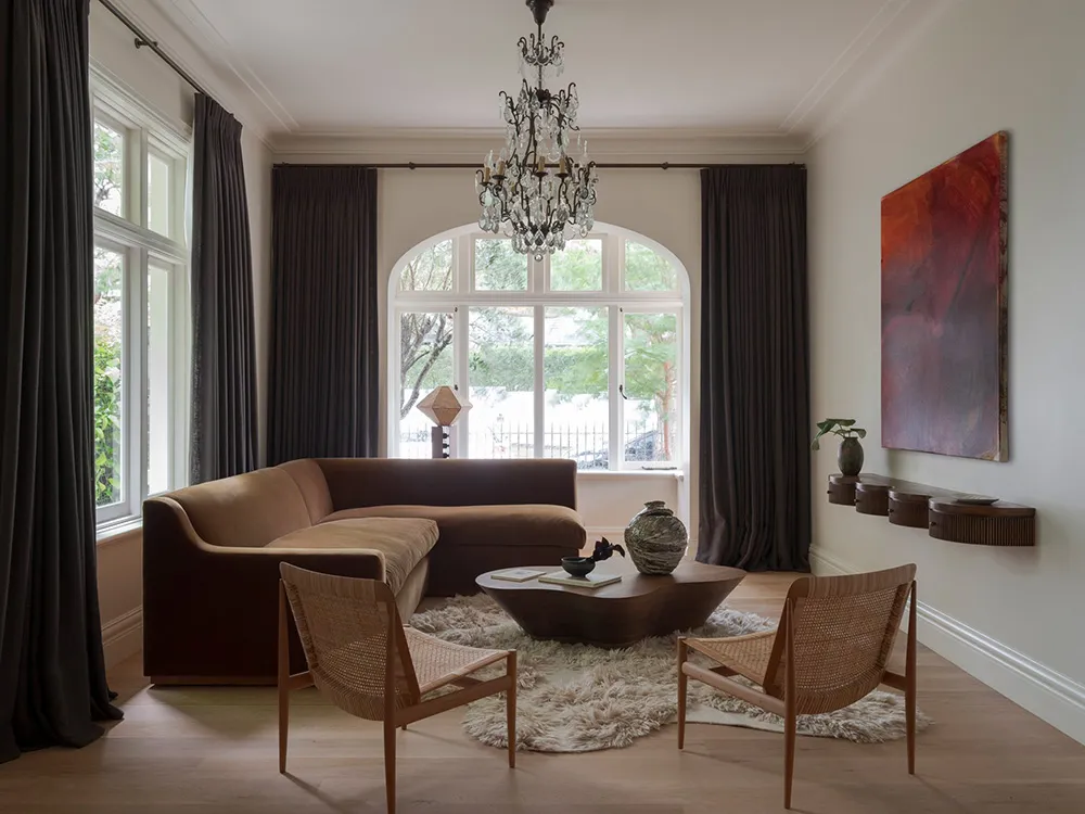 Elegant white interiors against the backdrop of a beautiful garden: house in Sydney - Gallery image 14