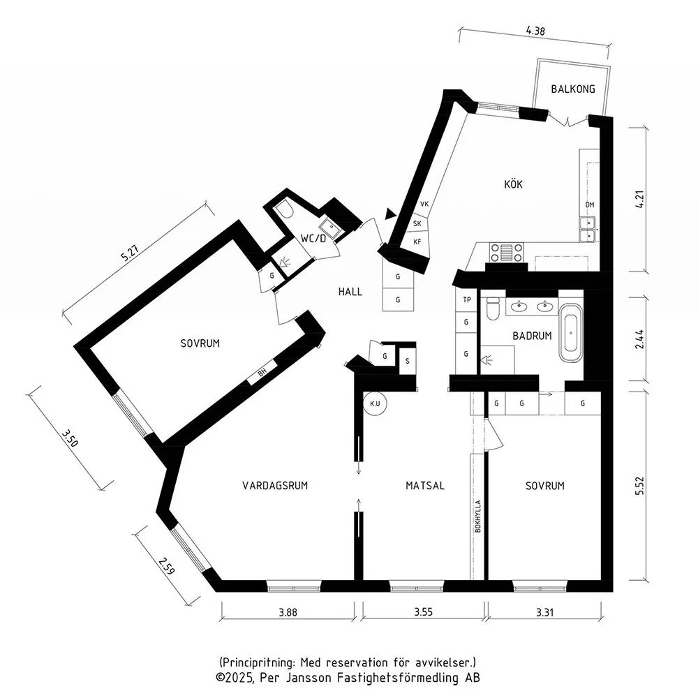 Fond d'écran floral dans le salon et une cuisine rouge : un appartement expressif à Stockholm - Gallery image 25