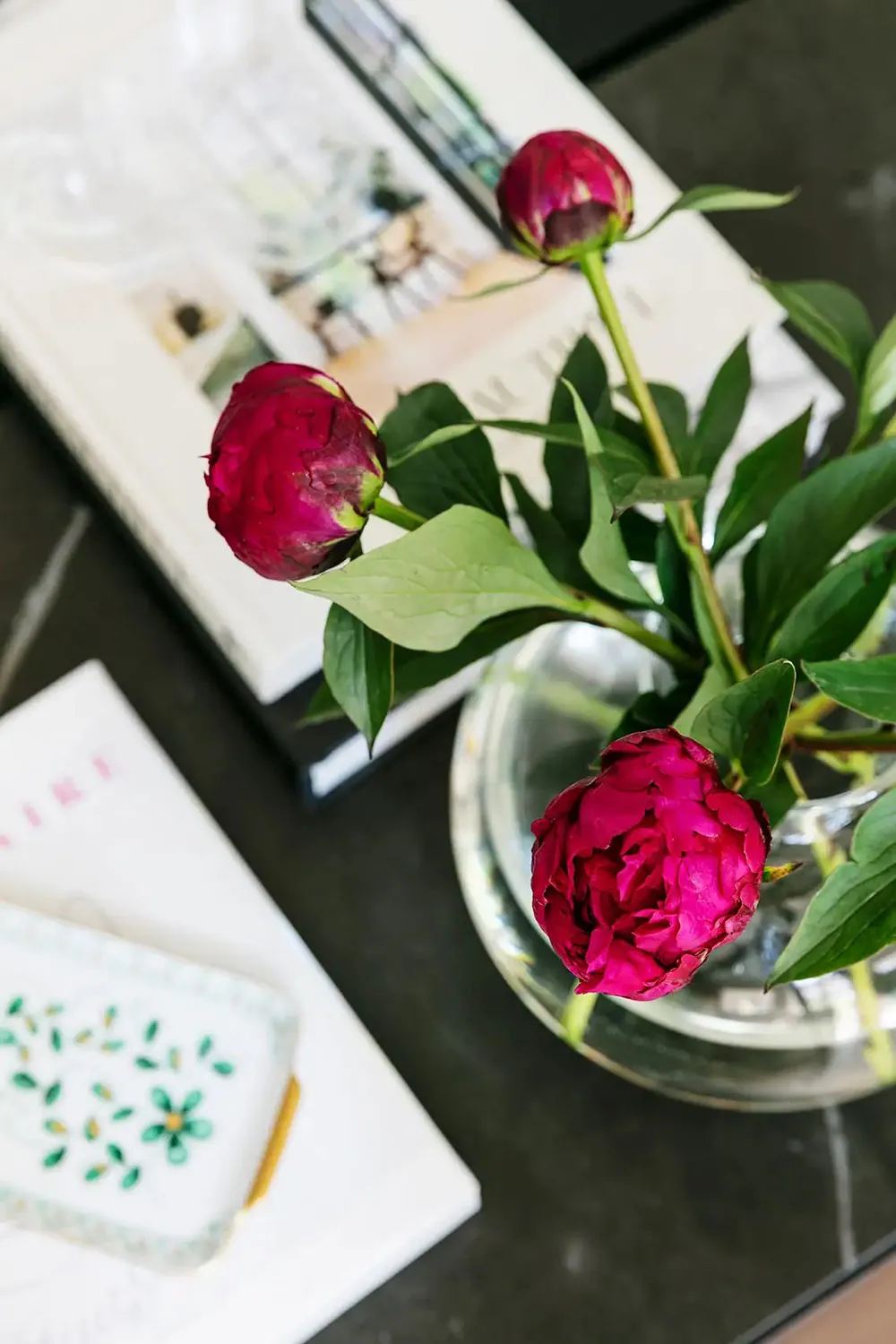 Уютный шведский коттедж в лесу с округлыми линиями в архитектуре - Gallery image 5