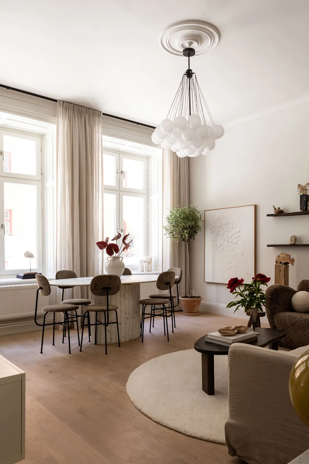 Stylowy nowoczesny apartament z ciepłymi akcentami w Stokholmii (83 m²) - Gallery image 3