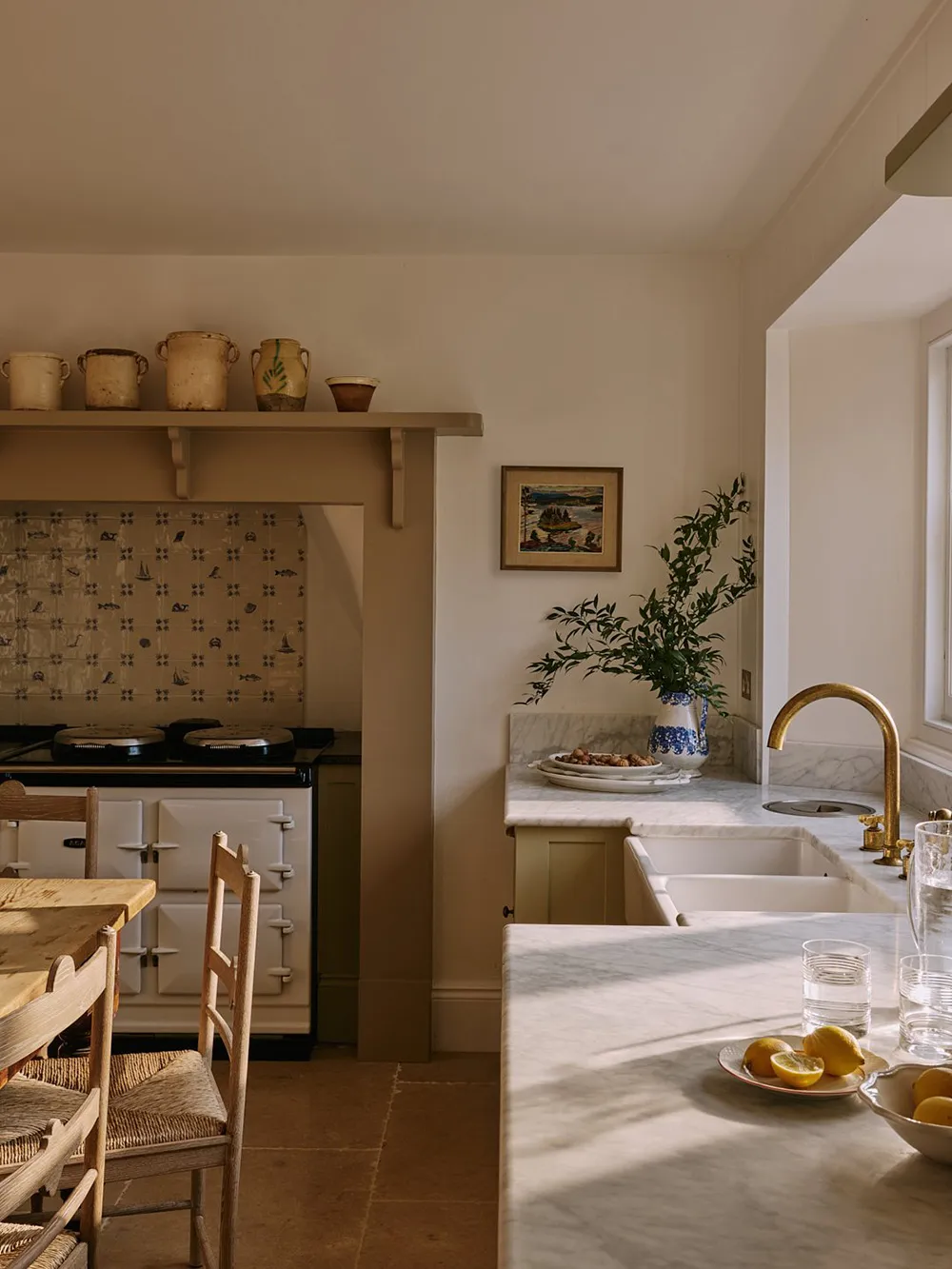 Notes marines légères dans le design d'un cottage anglais - Gallery image 9