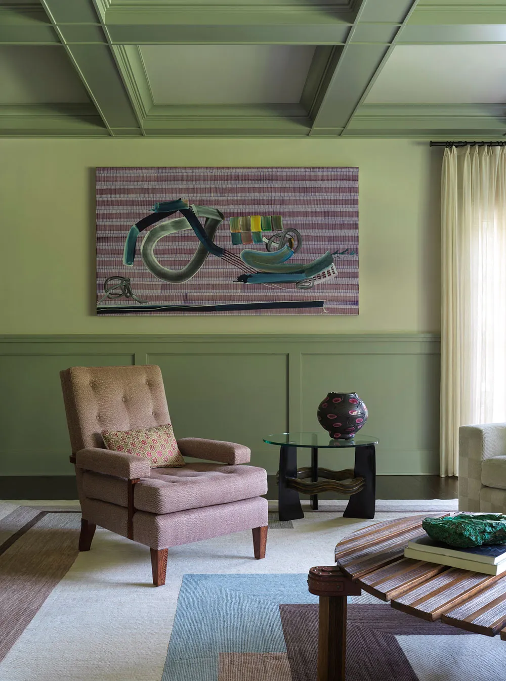 Intérieur traditionnel élégant dans une gamme moderne intéressante à Long Island - Gallery image 1