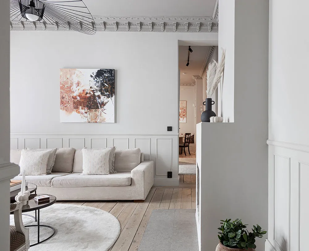 Là-dedans, plafond accentué et meubles élégants : appartement à Stockholm (72 m²) - Gallery image 1