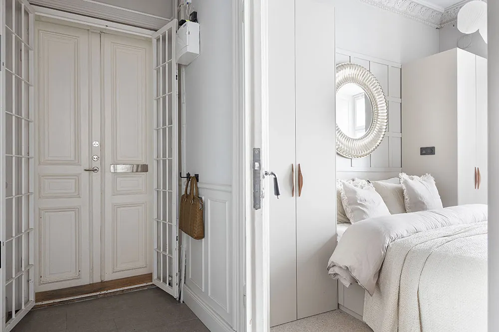 Là-dedans, plafond accentué et meubles élégants : appartement à Stockholm (72 m²) - Gallery image 11