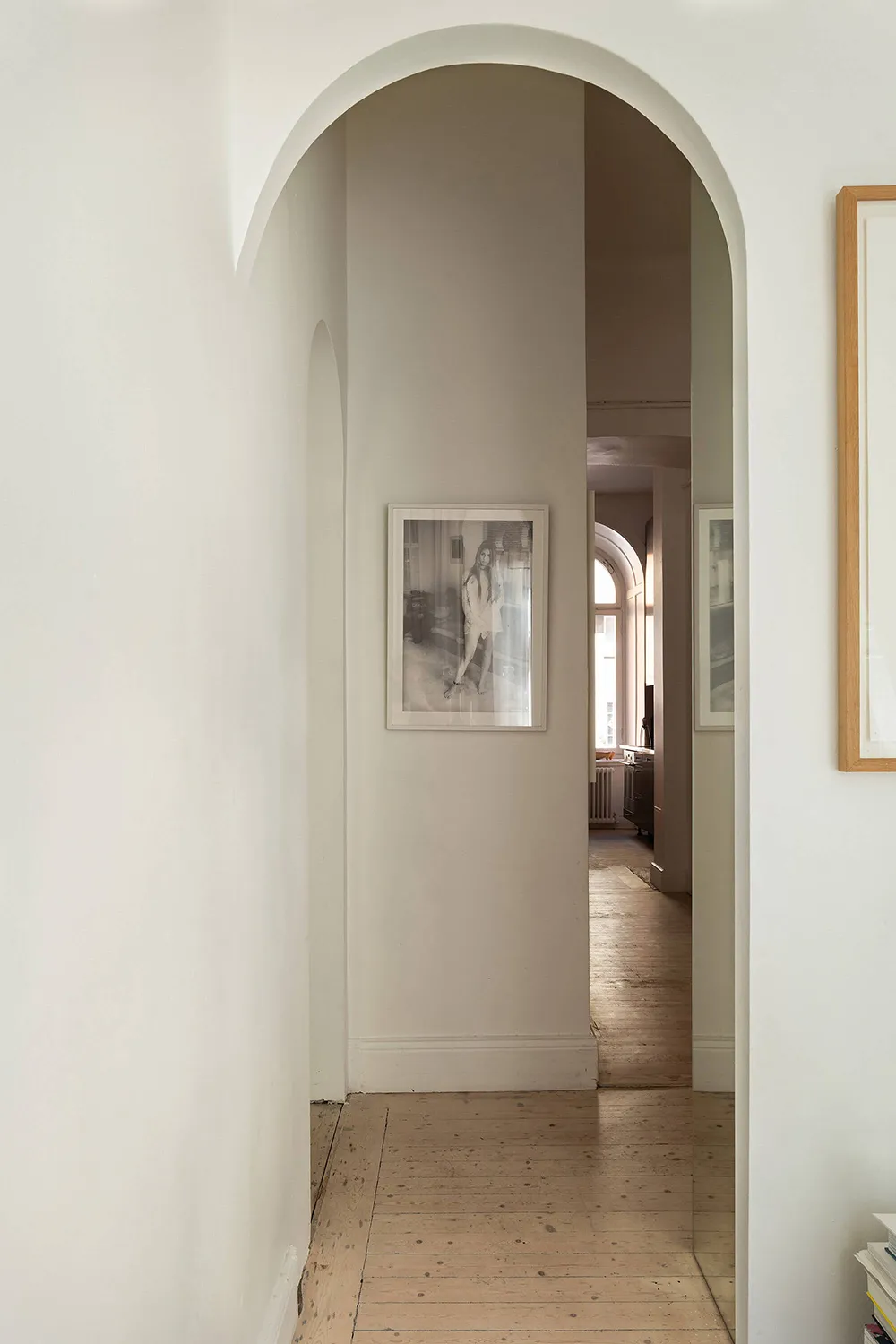 Творческі нотки в інтер'єрі квартири з високими стелями в Стокгольмі (60 кв. м) - Gallery image 21