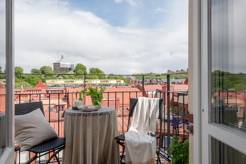 Salle de séjour en terre cuite et cuisine fraîche : appartement à Göteborg - Gallery image 22